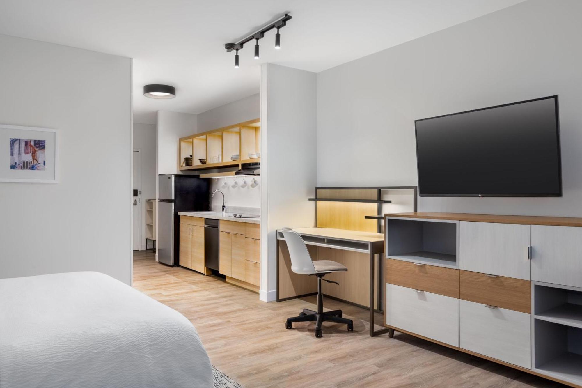 Towneplace Suites By Marriott Geneva At Spire Academy Exteriör bild