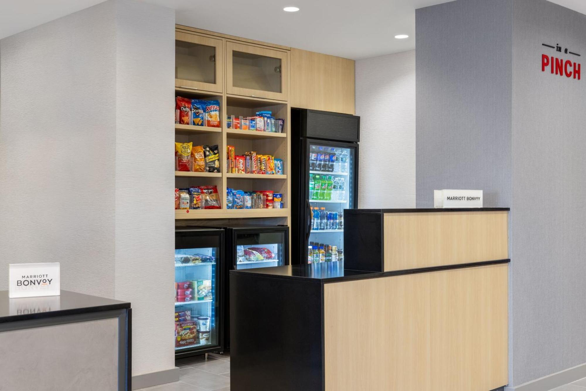 Towneplace Suites By Marriott Geneva At Spire Academy Exteriör bild