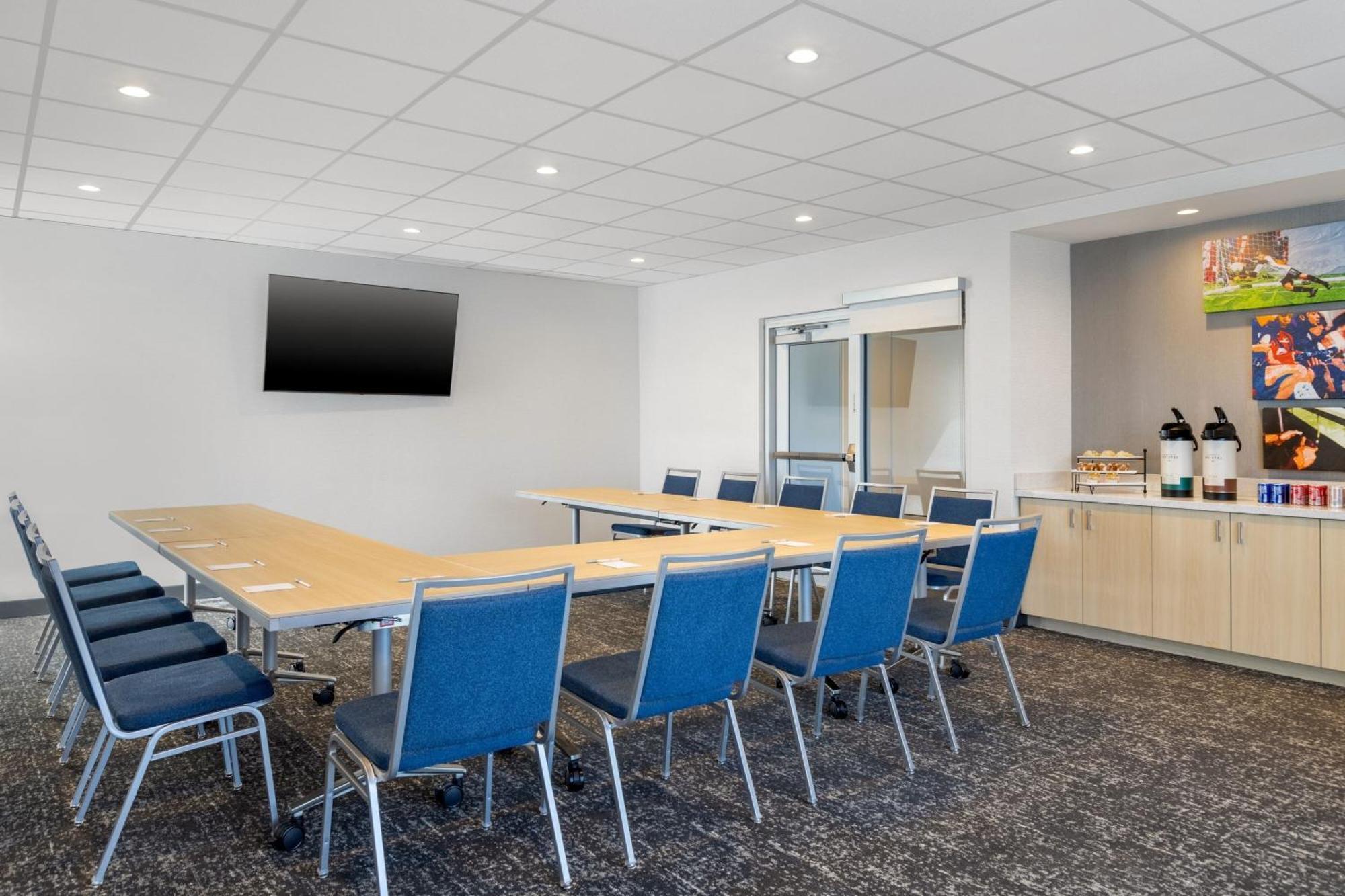 Towneplace Suites By Marriott Geneva At Spire Academy Exteriör bild