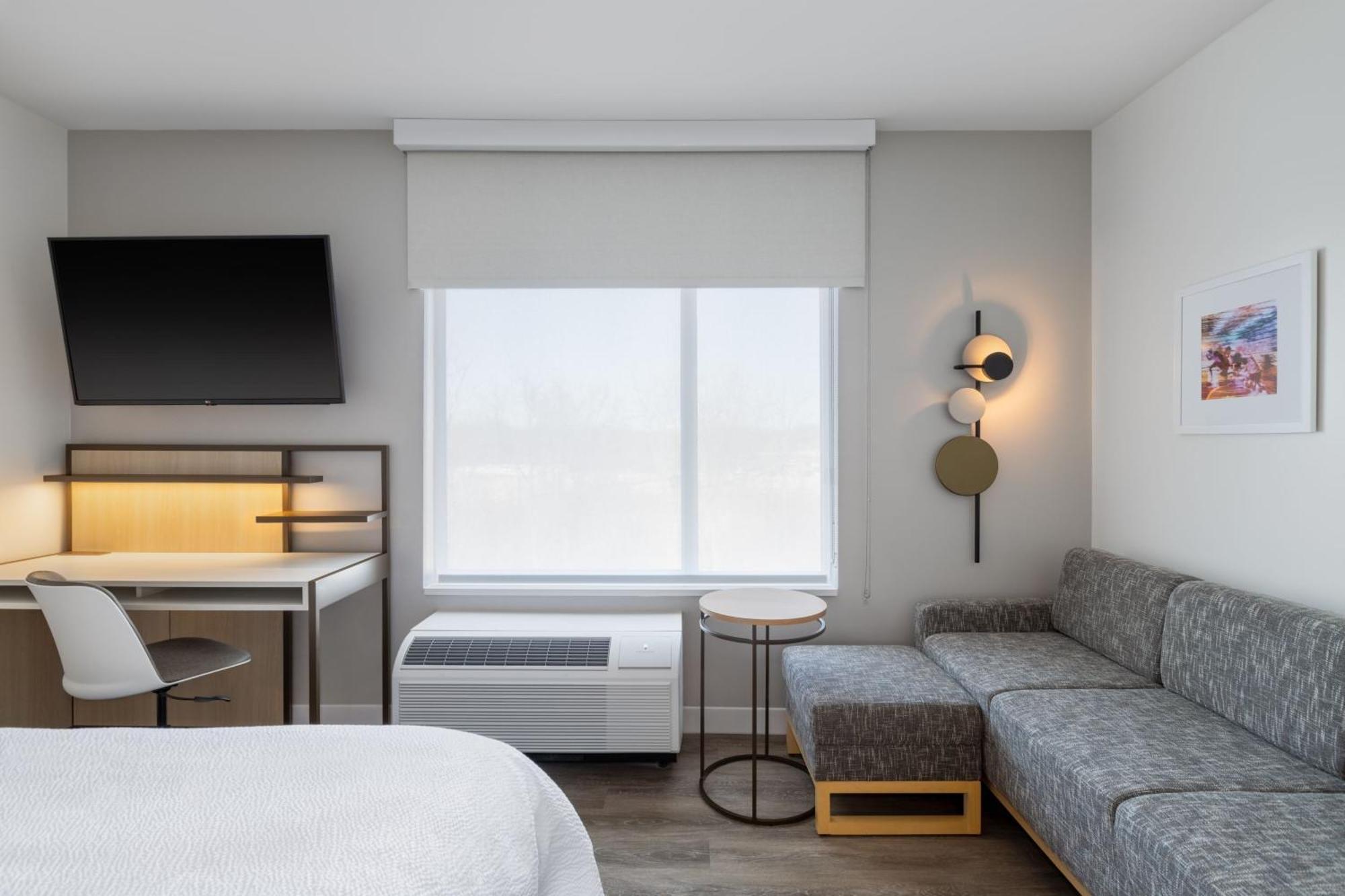 Towneplace Suites By Marriott Geneva At Spire Academy Exteriör bild