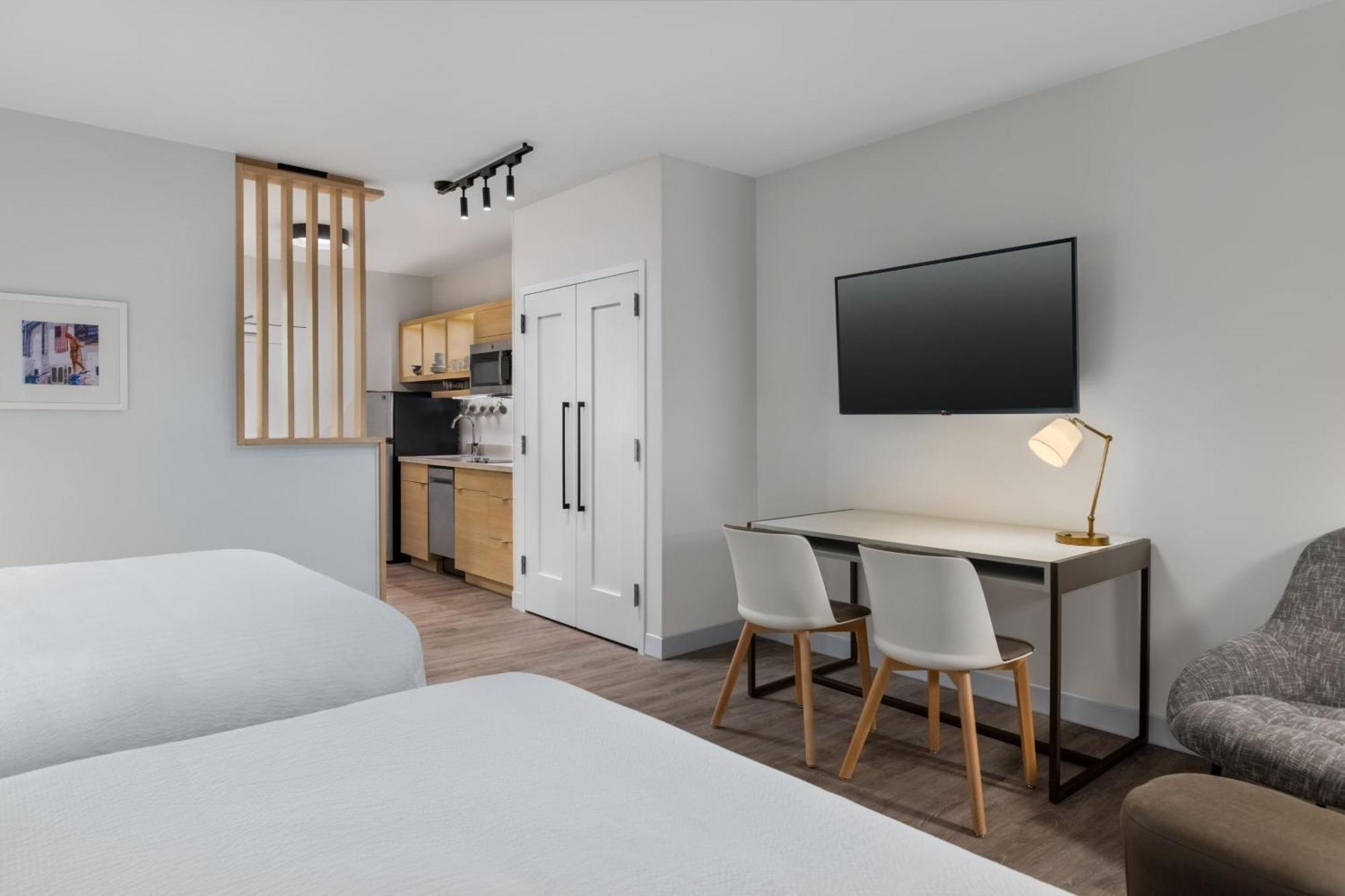 Towneplace Suites By Marriott Geneva At Spire Academy Exteriör bild