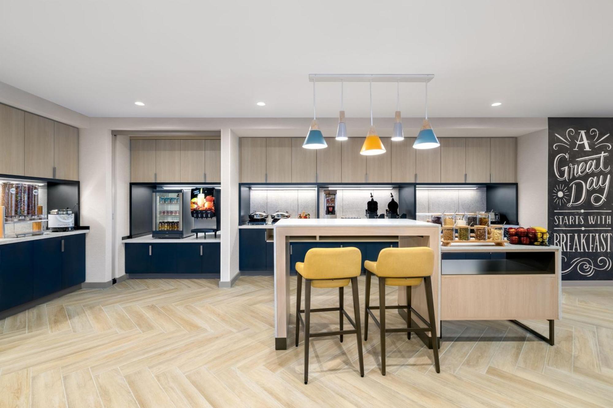 Towneplace Suites By Marriott Geneva At Spire Academy Exteriör bild